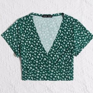 SHEIN Green Floral Wrap Around Cropped Tee size S